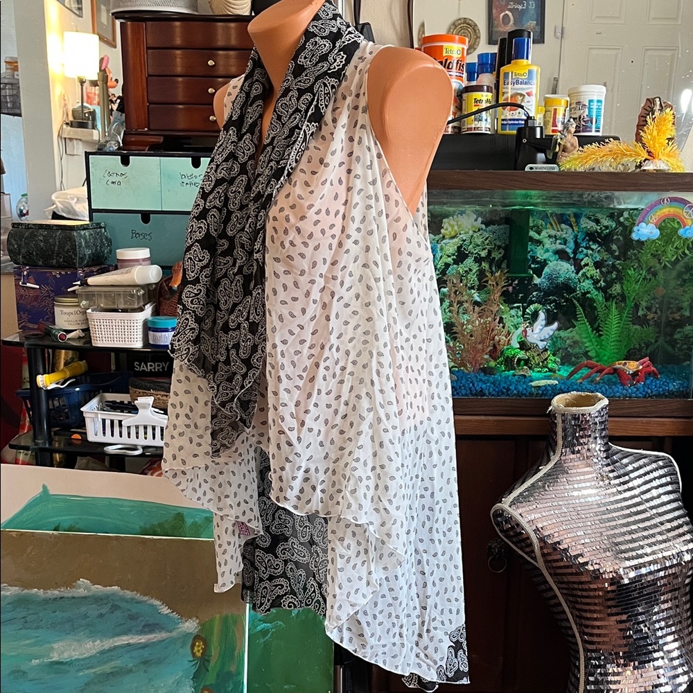 Chic Black and White Paisley Cape